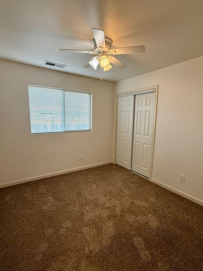 Building Photo - 3 Bedroom 2 Bath House!