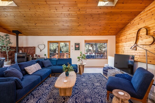Building Photo - Charming 3 Bed Mountain Retreat | Wood Beams, Fireplace & Deck
