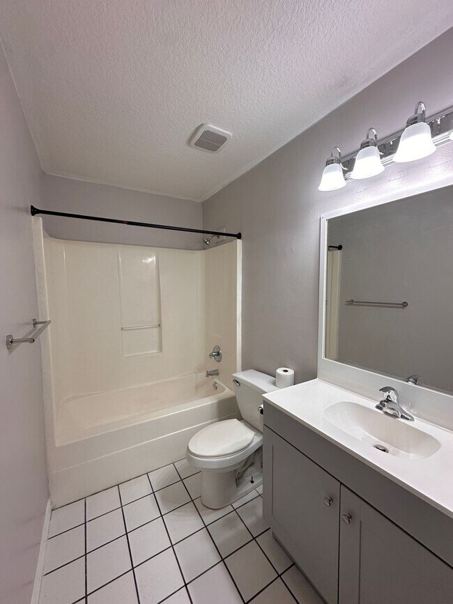 Building Photo - 53 Birchwood Dr