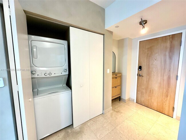 Building Photo - 350 S Miami Ave