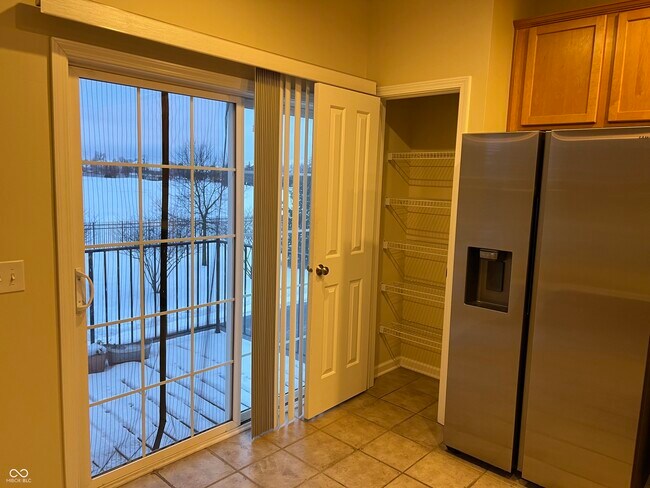 Building Photo - 3522 N Golden Gate Dr