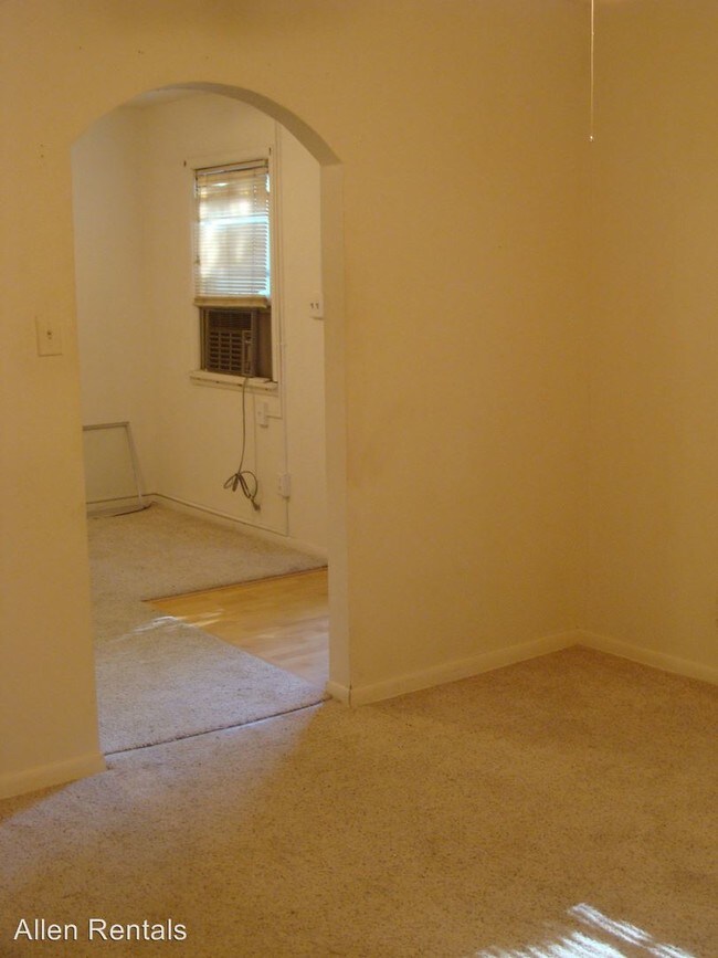 Building Photo - 1215 Poyntz Ave