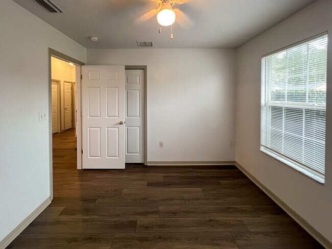 Building Photo - 3BR/2BA Home in Gated Turkey Creek!