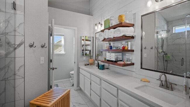 Building Photo - Charming 4-bedroom 3bath home near Suisun ...