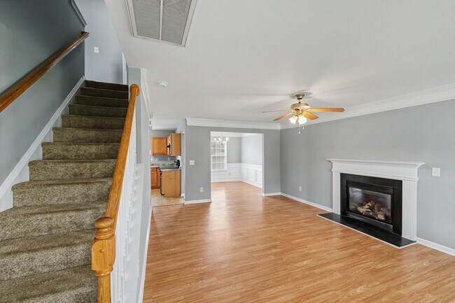 Building Photo - Spacious 4BR Home with Fenced Yard in University City!