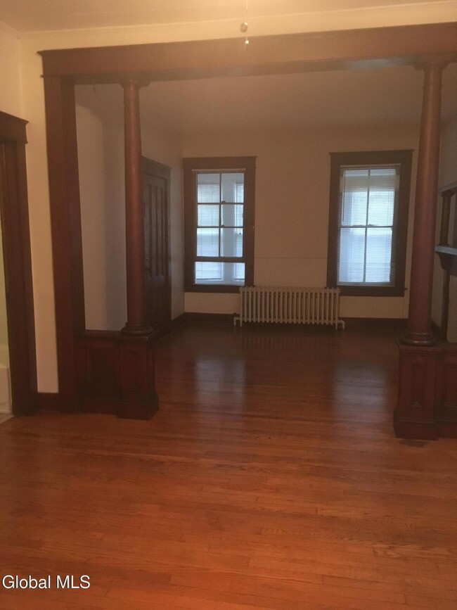 Building Photo - 307 Broadway