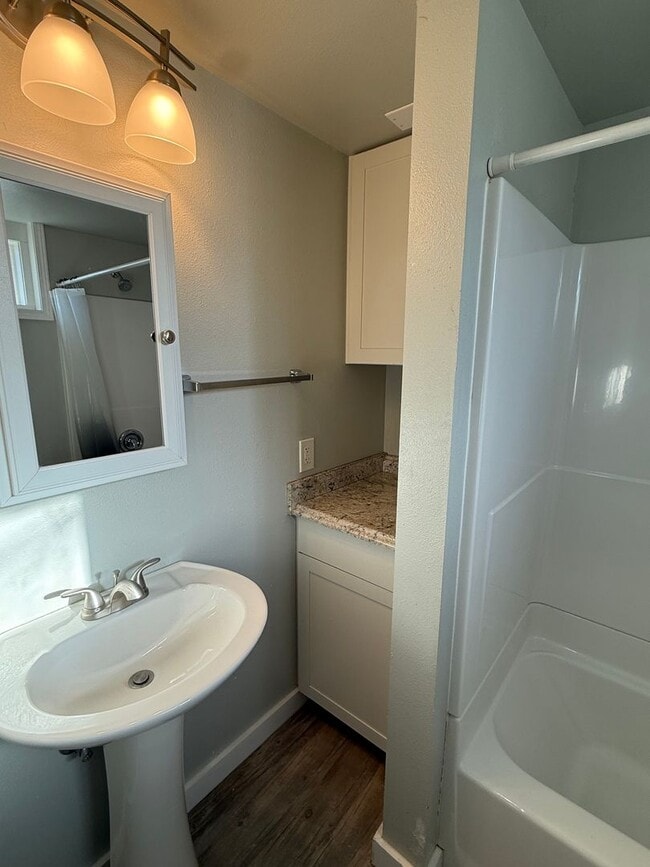 Building Photo - 434 Wicks Ln