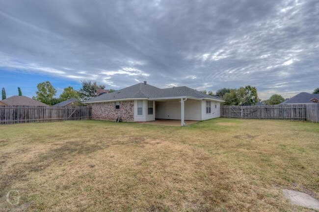 Building Photo - 5806 Hollyhock Ln