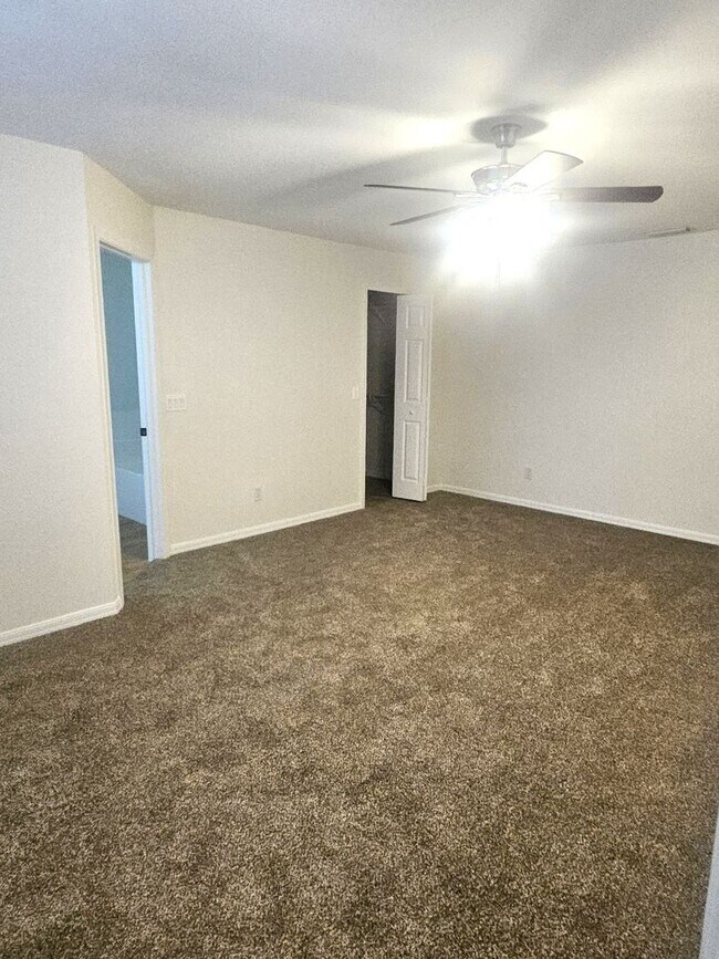 Building Photo - 25173 Mercedes Dr