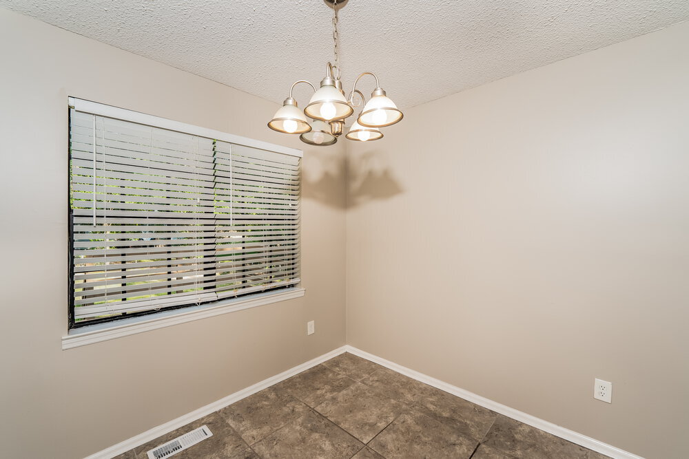 Building Photo - 5823 Willow Crest Dr