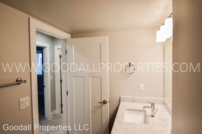 Building Photo - 3 br, 2.5 bath House - 312 N Warrior Lane
