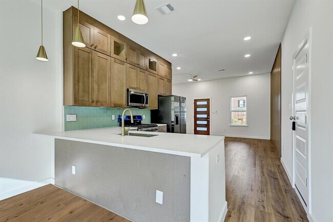 Building Photo - 5731 Belvedere Dr