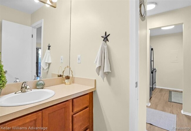 Building Photo - 855 S Pontiac Trail