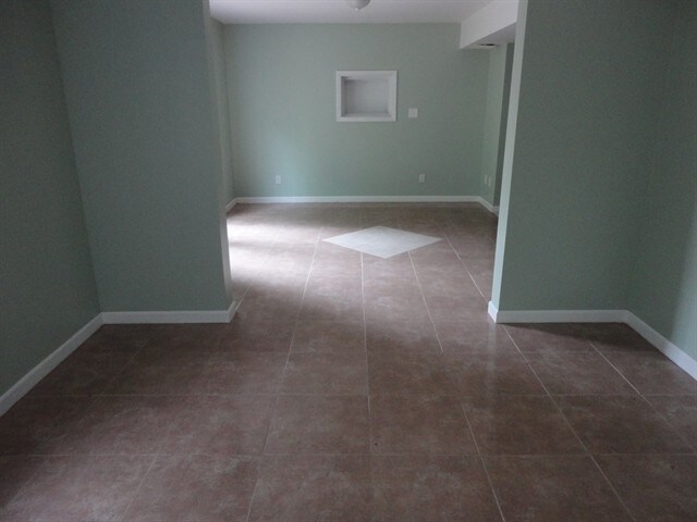 Building Photo - 623 Chesterfield Dr