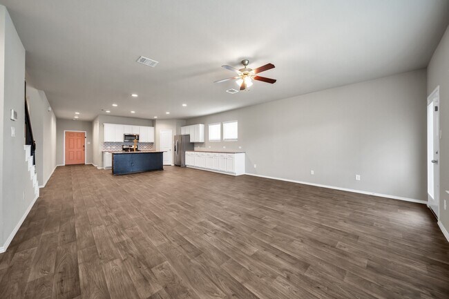 Building Photo - 22614 Petrizzi Ln