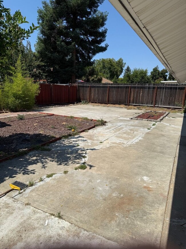 Building Photo - $3,700 / 4 BR - Comfortable 3-Bedroom Fremont Rental in Prime East Bay Location!