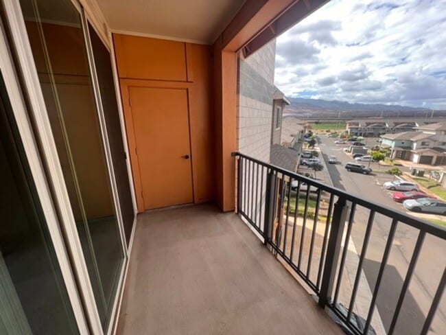 Building Photo - Now Available in Ho‘opili – 1 BR/1 BA with 2 Tandem Parking