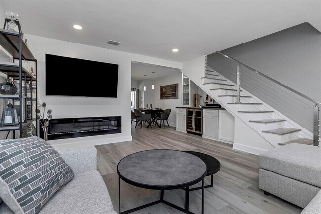 Building Photo - 2630 St Joseph Dr W