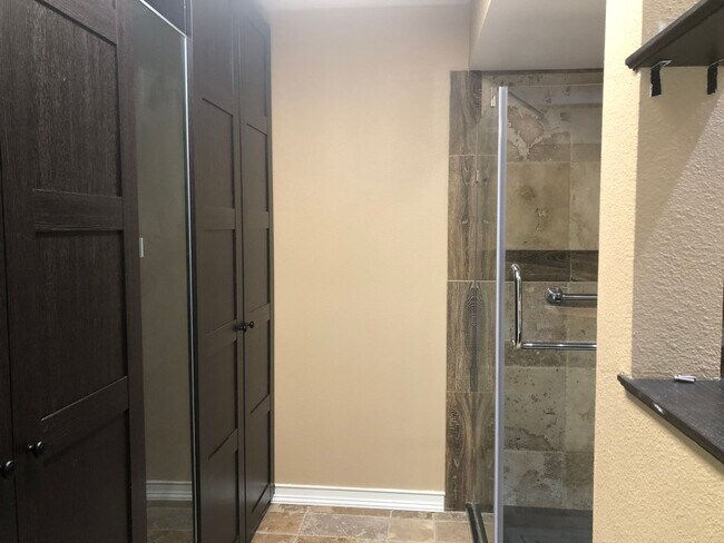 Building Photo - Perfect & Newly Updated Vacation Home, 45+ Active Adult Community. Available May through October2026