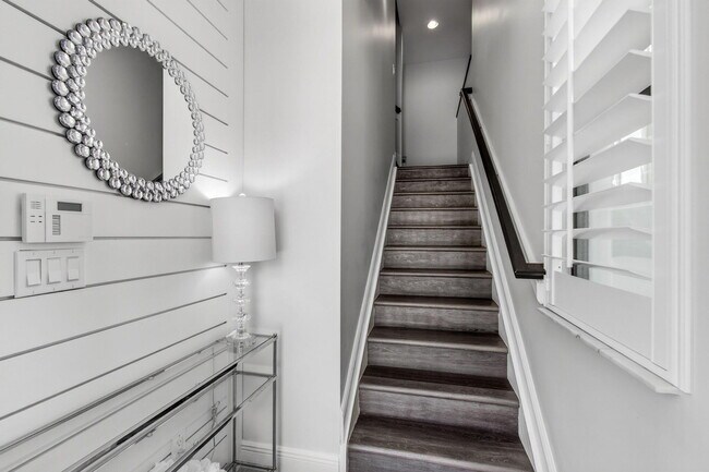 Building Photo - 622 Windward Cir S