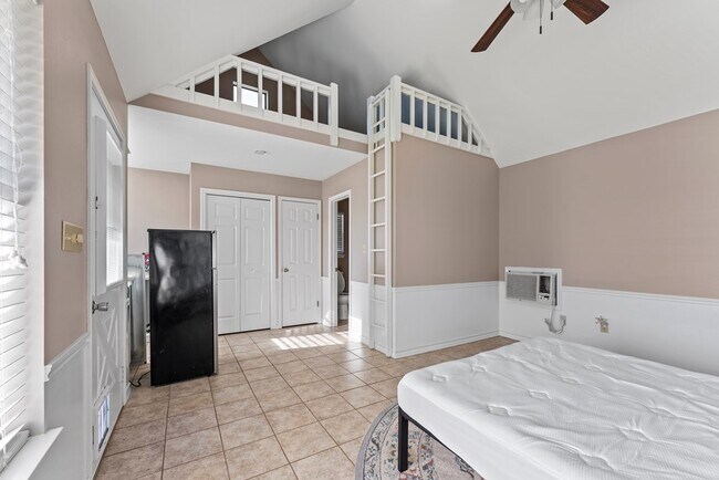 Building Photo - 117 Holly Hill Dr