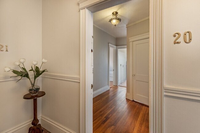 Building Photo - 35 Queensberry St