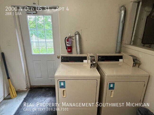 Building Photo - 2000 US-31