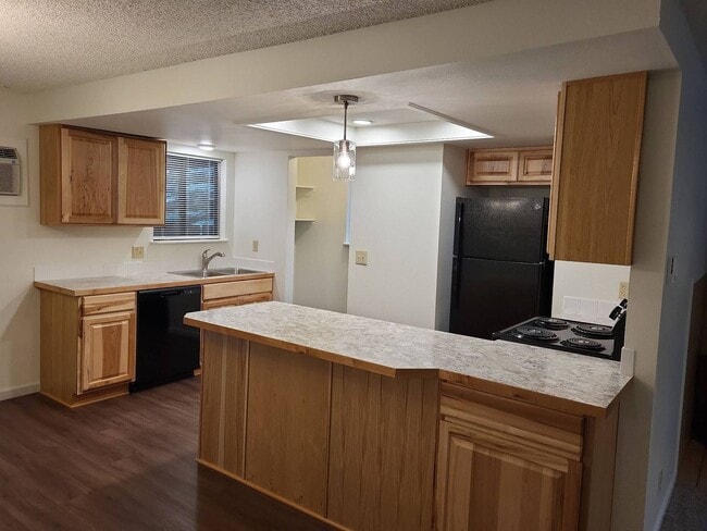 Building Photo - Hillview Duplex