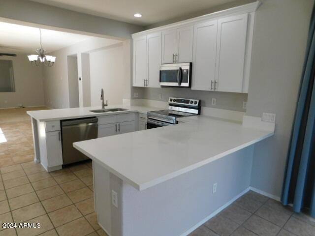 Building Photo - 885 E Cherry Hills Dr