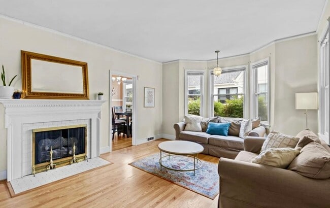 Building Photo - This home truly has it all—style, comfort,...