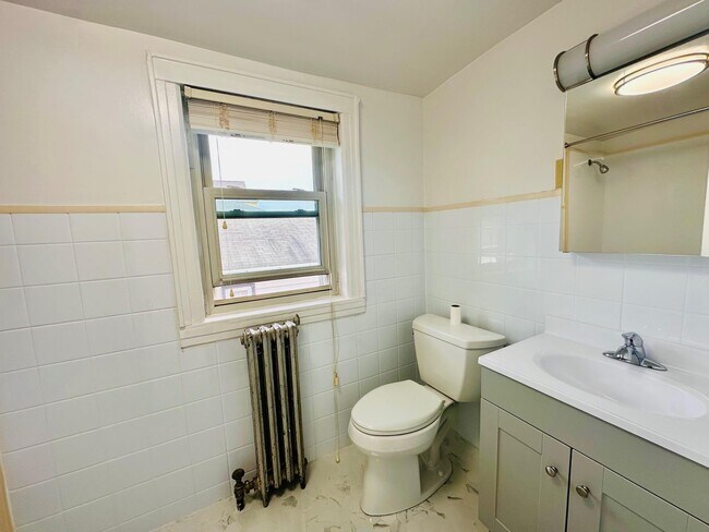 Building Photo - 25 Hillview Ave
