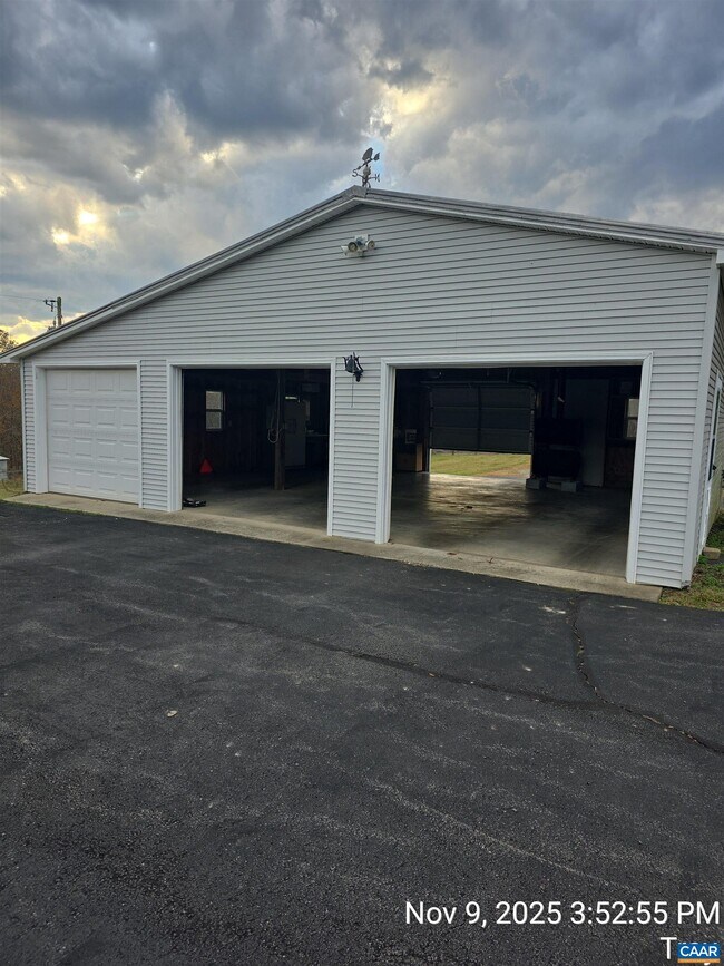 Building Photo - 912 Hunters Lodge Rd