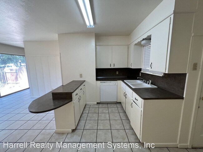 Building Photo - 3 br, 1.5 bath House - 1937 Hilltop Dr.