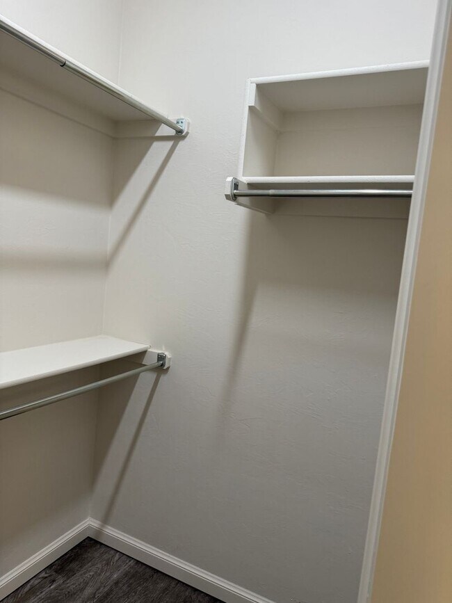 Building Photo - 3 Bed 2 bath with an office in The Enclave