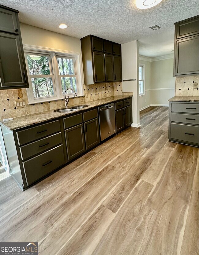 Building Photo - 157 Rockspray Ridge