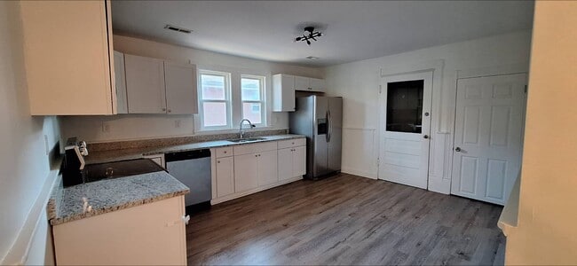 Building Photo - 3403 South St