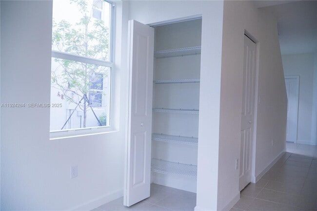 Building Photo - 27651-27155 SW 155th Ct