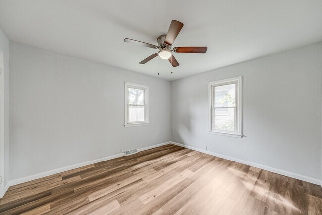 Building Photo - Move-In Ready 4 Bedroom Home in the Heart of Champaign