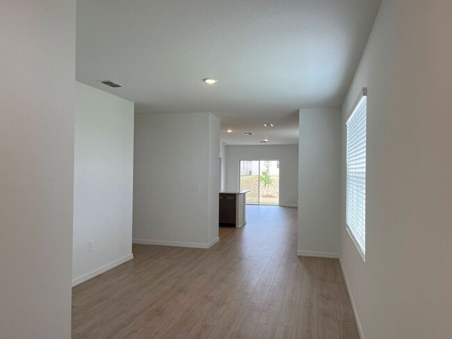 Building Photo - 400 Avenue I SE