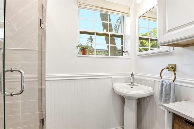 Building Photo - 2518 Weber St