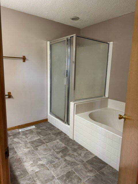 Building Photo - 402 Creekside Dr