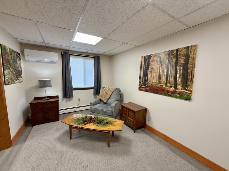 Primary Photo - 507 E Main St