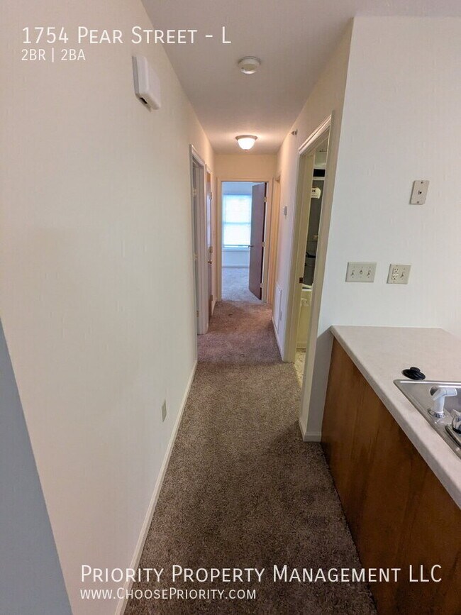 Building Photo - 1754 Pear St