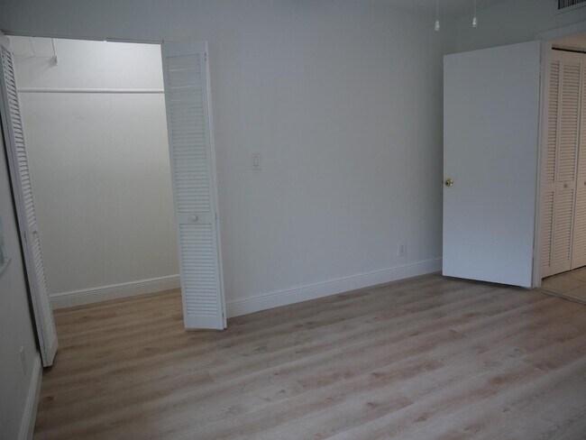 Building Photo - 7091 W Sunrise Blvd