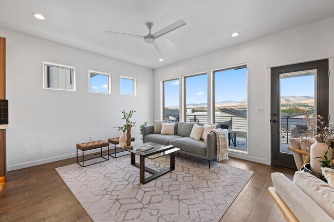 Building Photo - 1277 E Echelon Rdg Ln