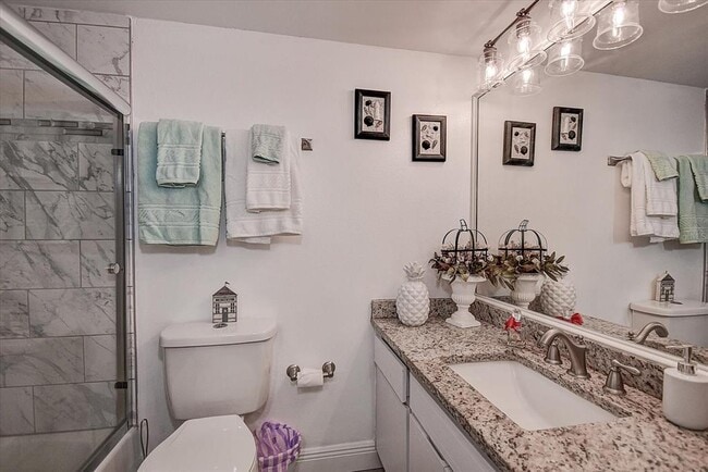 Building Photo - 865 S Gulfview Blvd