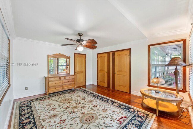 Building Photo - 918 Tequesta St