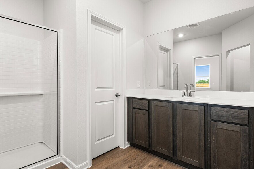 Building Photo - 214 Julian Davis Dr