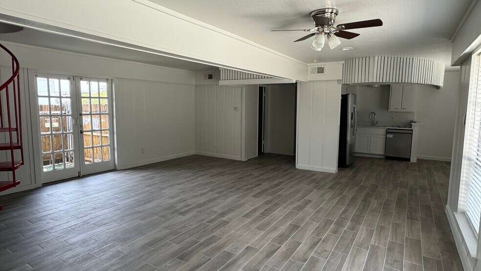 Building Photo - 8063 Meadow Rd