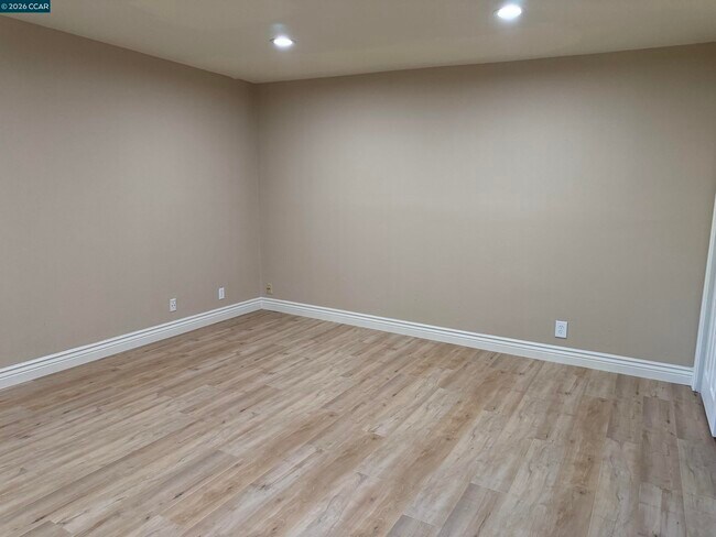 Building Photo - 671 Ironbark Cir